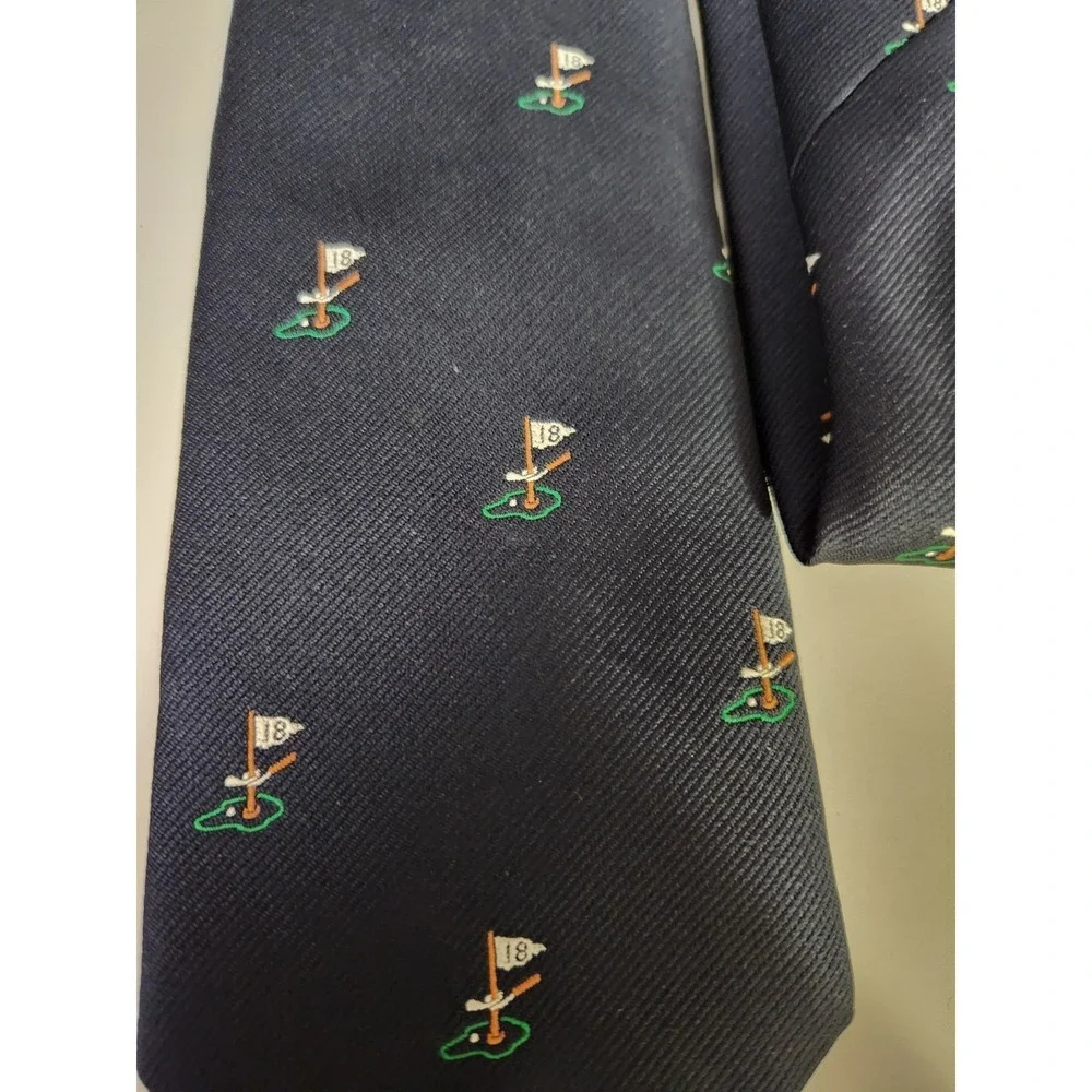 Vintage 1982 Alynn Neckware Navy Blue Novelty 18th Hole Golf Tie 
